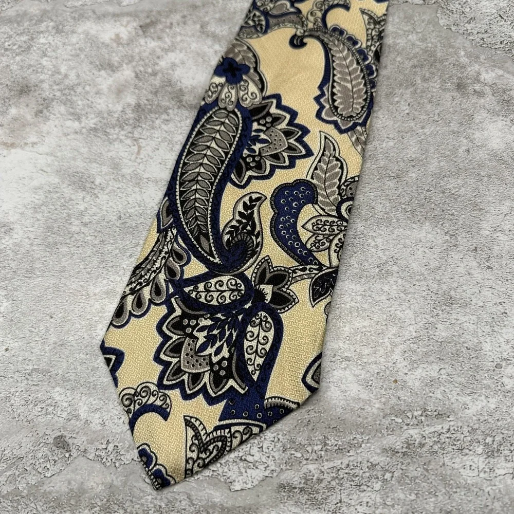 Robert Talbott Silk Tie Mens One Size Beige‎ Paisley Made In USA Necktie 3.75